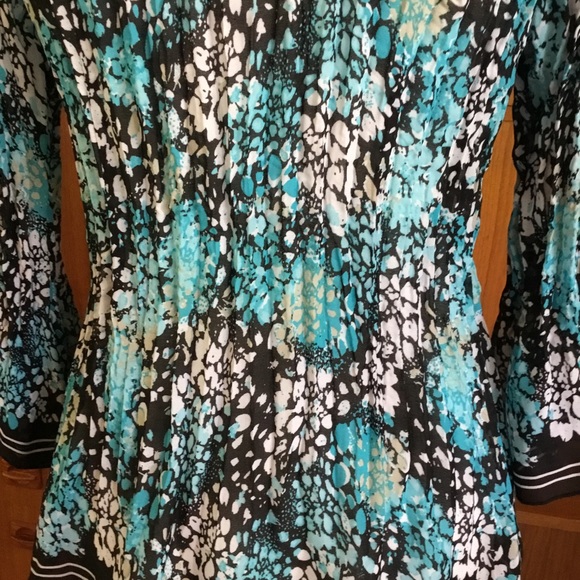 V NECK PLEATED BLOUSE WITH LACE ACCENT - Picture 10 of 12